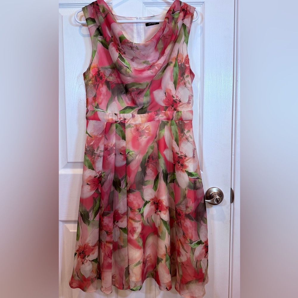 Elegant Floral Dress in Pink and Green